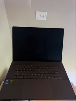 ASUS ROG Zephyrus G16 Intel core Ultra 9 series 2, RTX 5070 ti, 32gb RAM, 1tb ssd