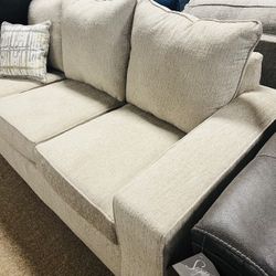 Beautiful Nice Couch And Loveseat 
