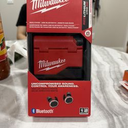 📌Milwaukee REDLITHIUM USB Bluetooth Jobsite Ear Buds) 👉PRECIO FIRME NO MENOS👉$110 NEW