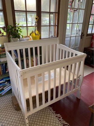 White Mini crib