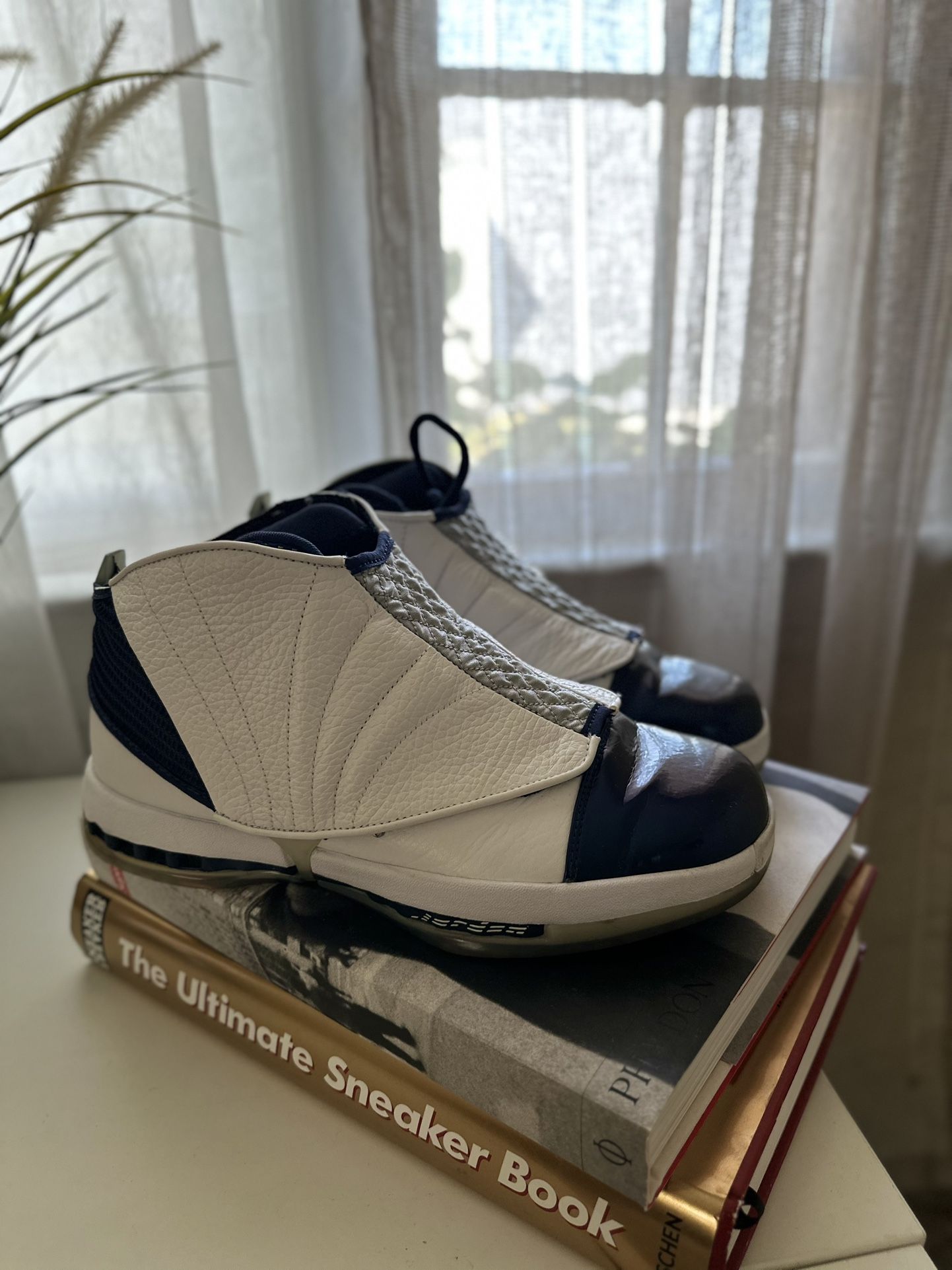 Jordan Midnight 16s