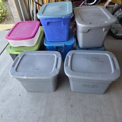 8 Storage Containers With Lids