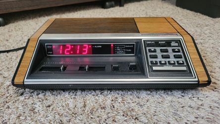 Vintage 1980s GE Programmable Clock Radio," "Retro Woodgrain," and "Model 7-4870A