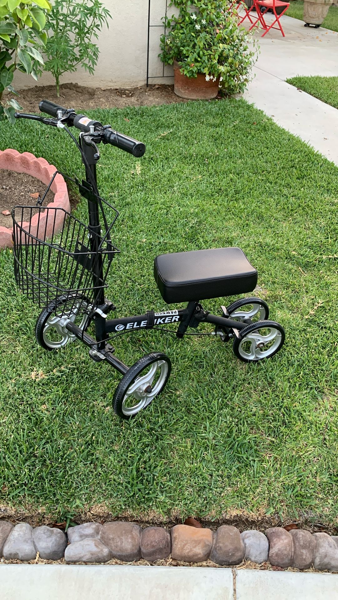 Scooter With Basket. Brakes.
