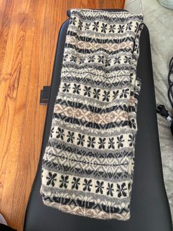 Pure Lamb Wool Retro Snowflake Jacquard Long Scarf Brand: FILENO SPIRIT Material: LAMBSWOOL (Pure Lamb Wool), soft and smooth texture, excellent warmt