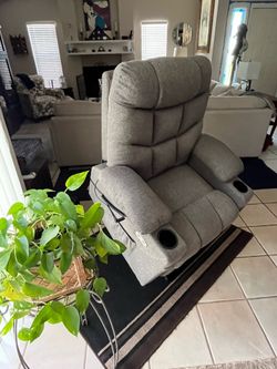 GRAY POWER LIFT-CHAIR RECLINER W 2 usb ports  only used 2 weeks