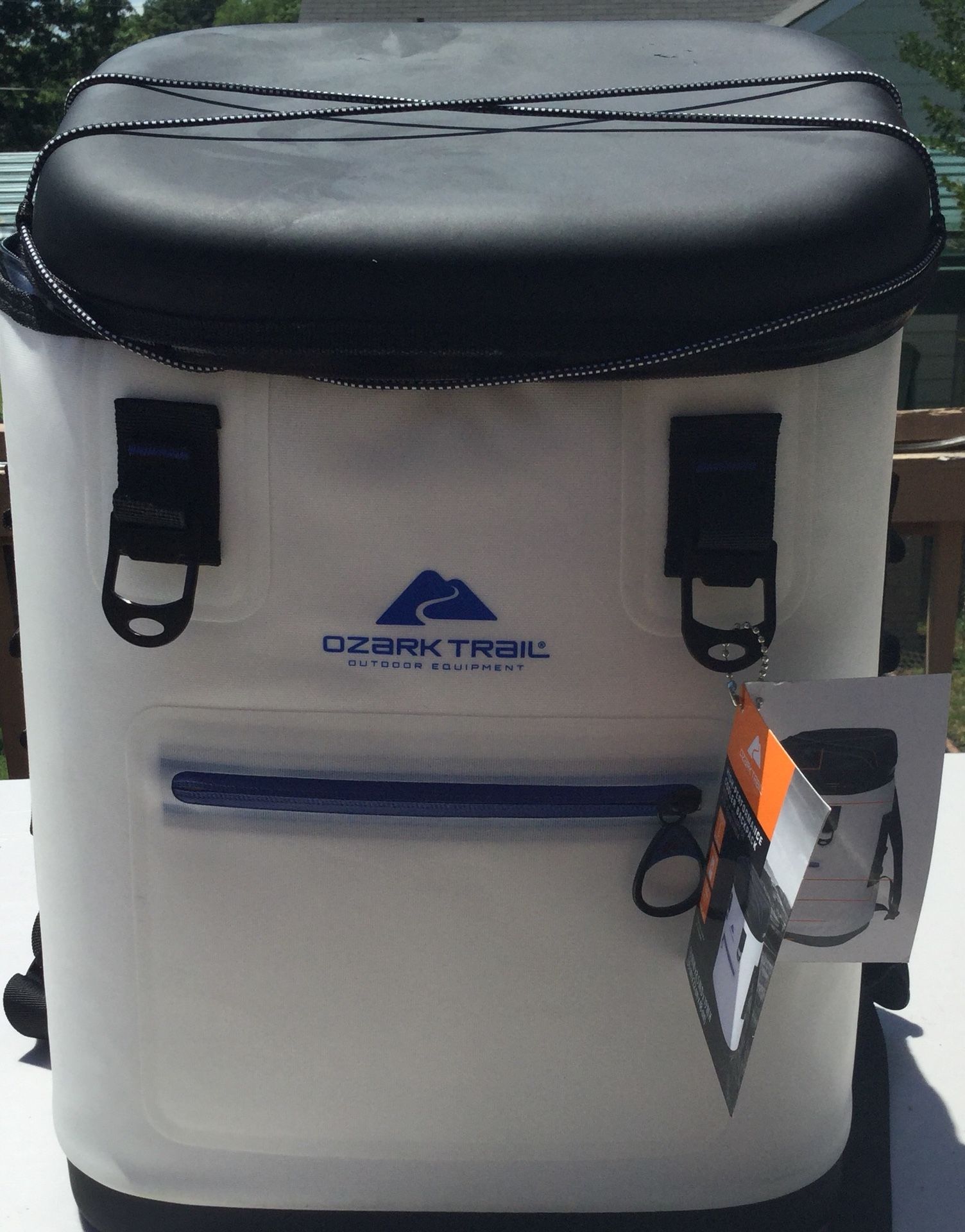 Ozark Trail Premium Backpack High Performance,Blue/White