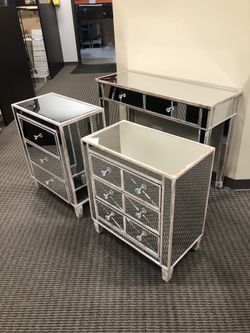 Mirrored End table, Nightstands, tv Stand, Desk, Vanity - BRAND NEW - Sold Individually Or As A set 