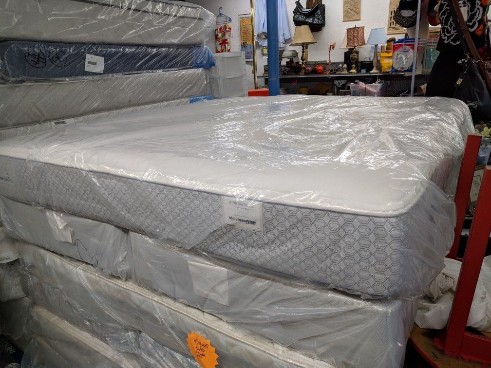 10" Sealy Posturepedic Irresistible Cushion Firm, King Set