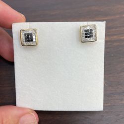 Earrings 14k Yellow Gold With Princess cut diamond