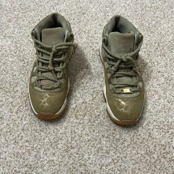Neutral Olive Jordan 11’s Women’s 7