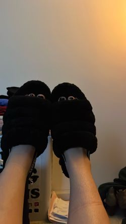 Authentic UGG Women Black Fur Sandles Sz.10
