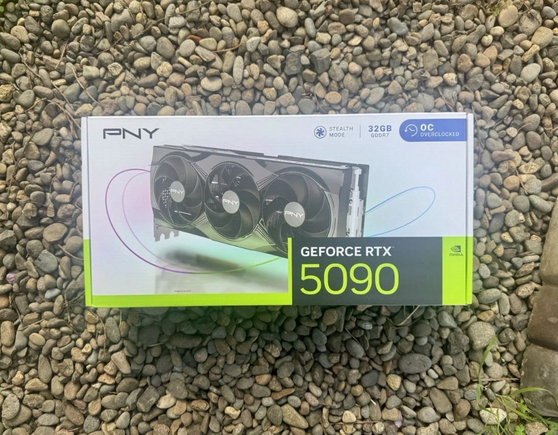 PNY Geforce RTX 5090 ARGB 32G OC GDDR7 PCI express 5.0 graphics card with triple fan 