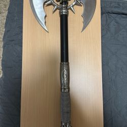 Death’s Head Skull Fantasy Battle Axe