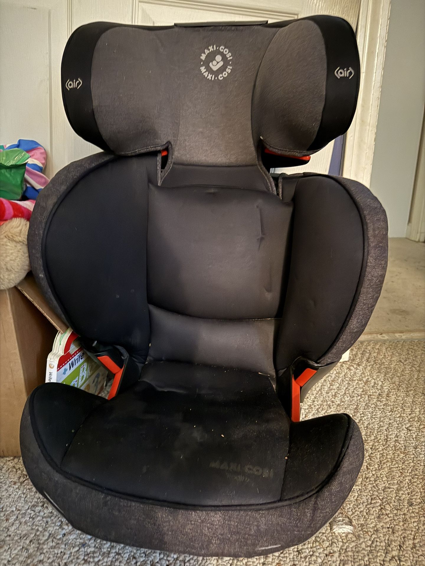 Maxi Cosi Booster Seat Like New!