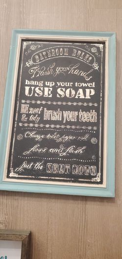Bathroom wall decor
