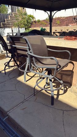 Swivel barstool chairs