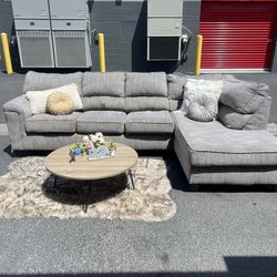 Gray Sectional Couch Sofa 🌟 Free Delivery!🚚💨