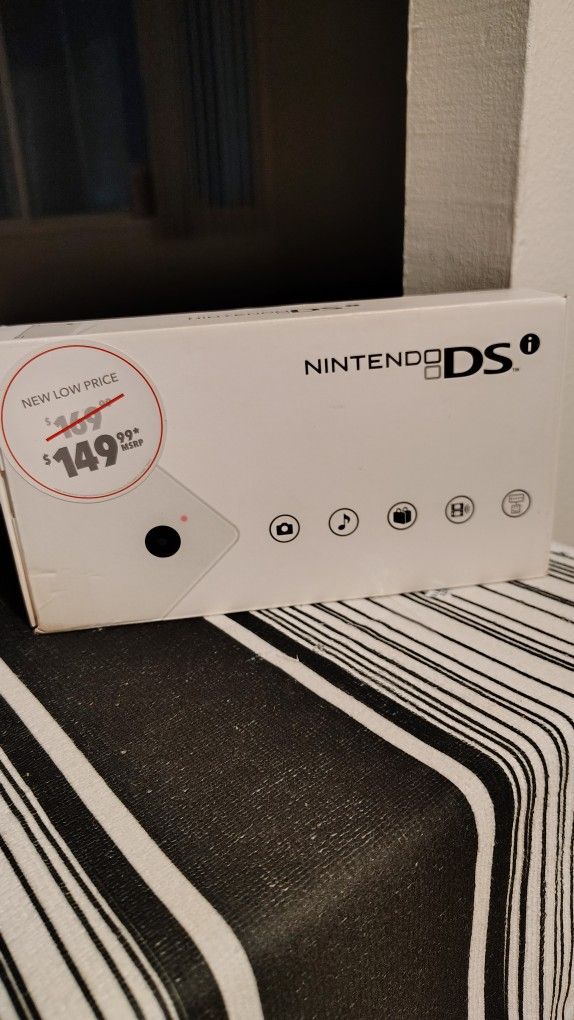 Nintendo DSi Gaming Console Cib Like New