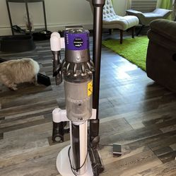 Dyson Cyclone Animal V10 Vacuum 