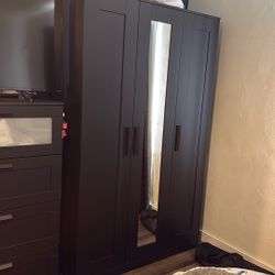 Wardrobe With 3 Doors And Mirror