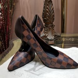 Used louis vuitton SHOES 7 SHOES / HEELS - HIGH