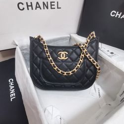 Black Bobo Handbag  20 × 24 × 6 cm