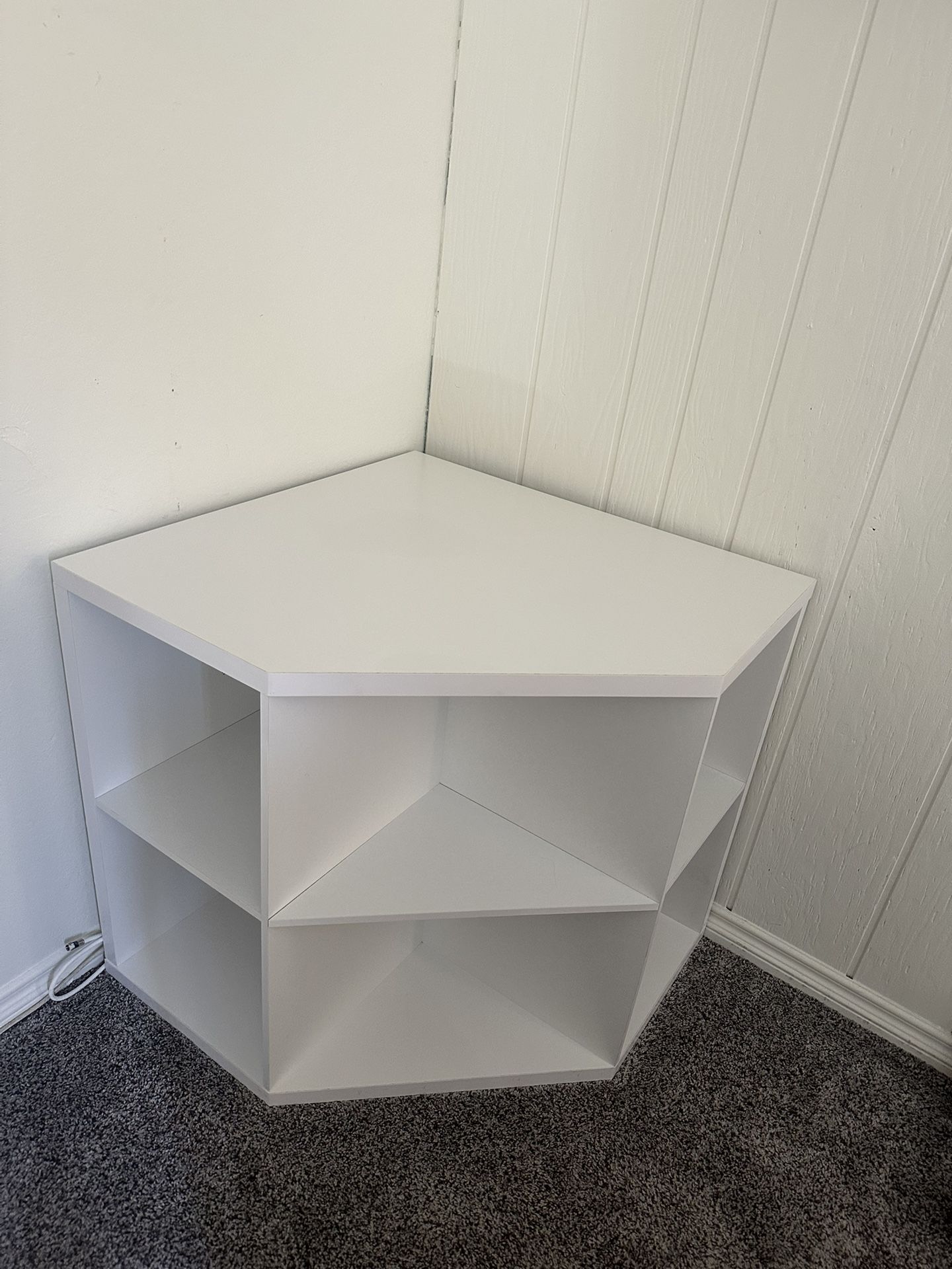 White corner shelf