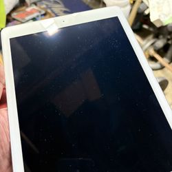 Apple iPad Model A1474 (barley Used)