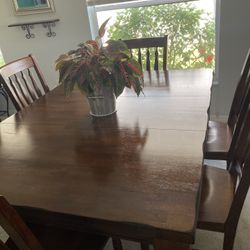 We replaced our dining room table and chairs with a smaller set. Selling this one. It’s 66” long and 48” wide. Purchased from Rooms To Go. Anyone inte