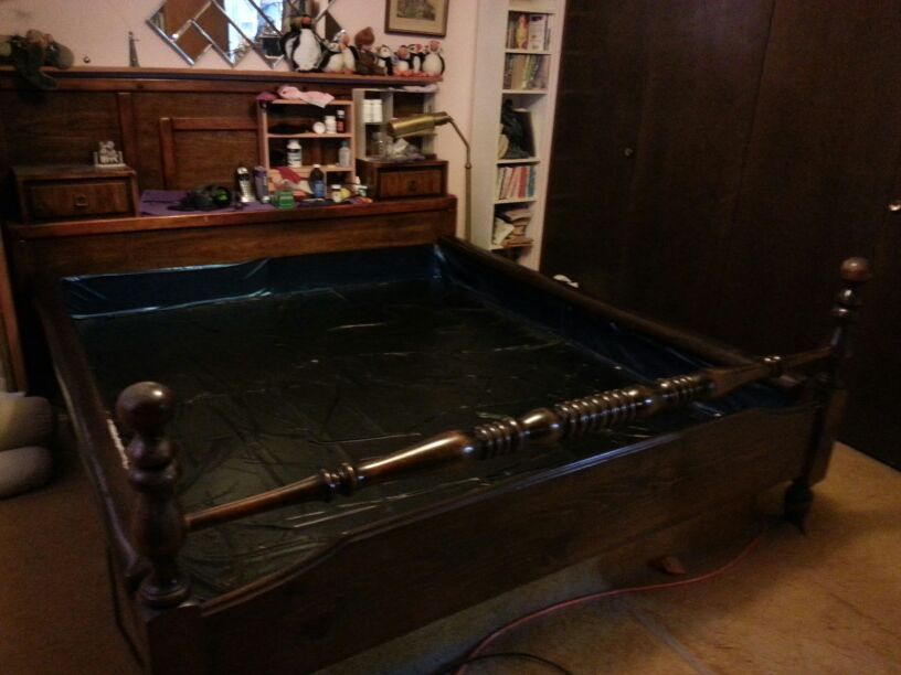 late 80s waterbed frame. california king.