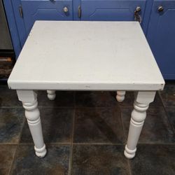 Home Decor - Heavy White Wood Side / End / Accent Table - Chunky Wood Spindle Legs