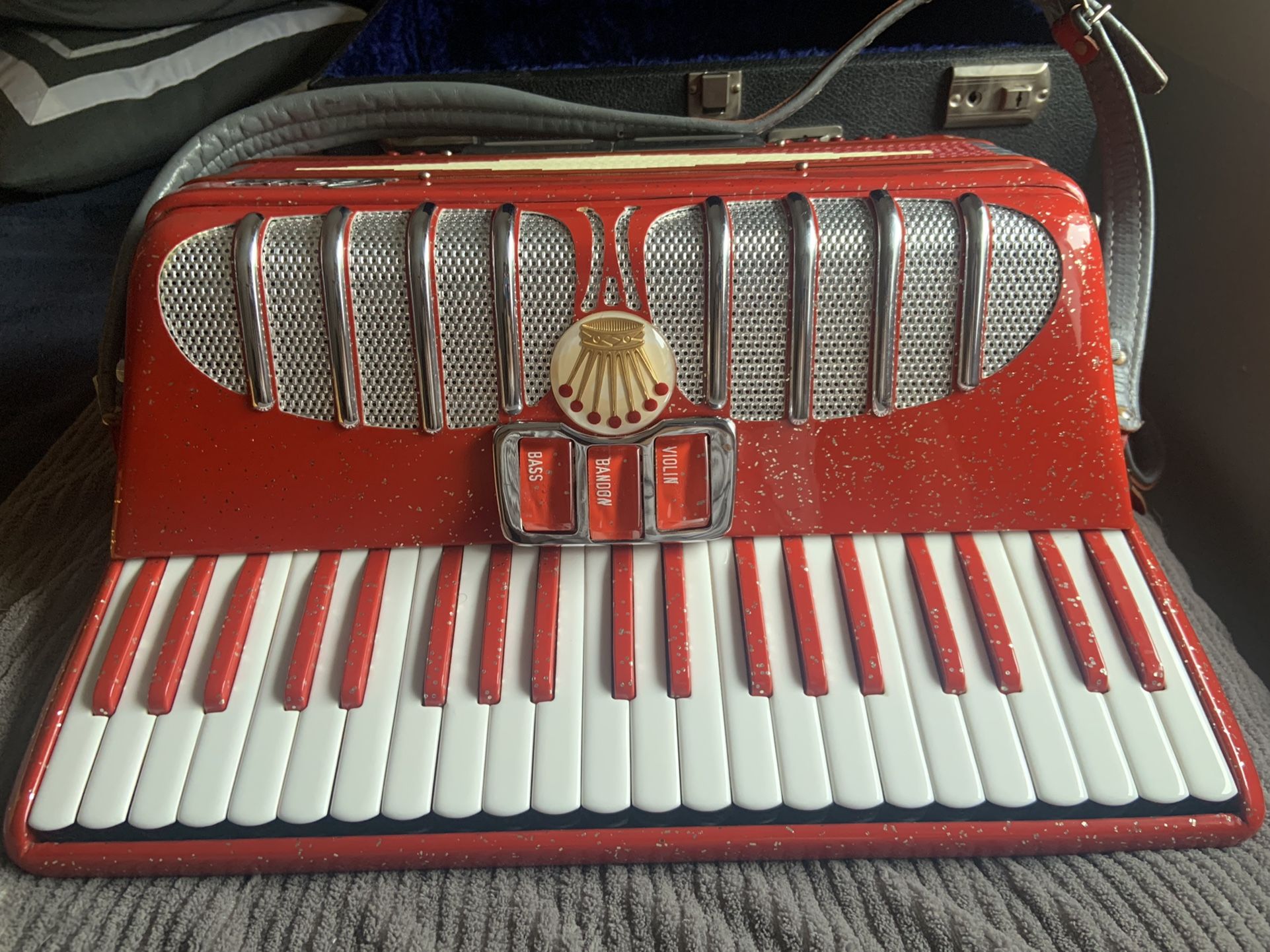 Crown accordion on sale