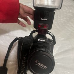 Canon Camera For Sale. Vendo Cámara Bbb. Lens. Body. Flash. Charger 