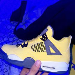 Air Jordan 4 Retro Lightning 