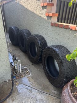 BFGOODRICH K02 285/70R17 “33’s