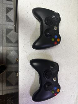 2 Xbox 360 controllers