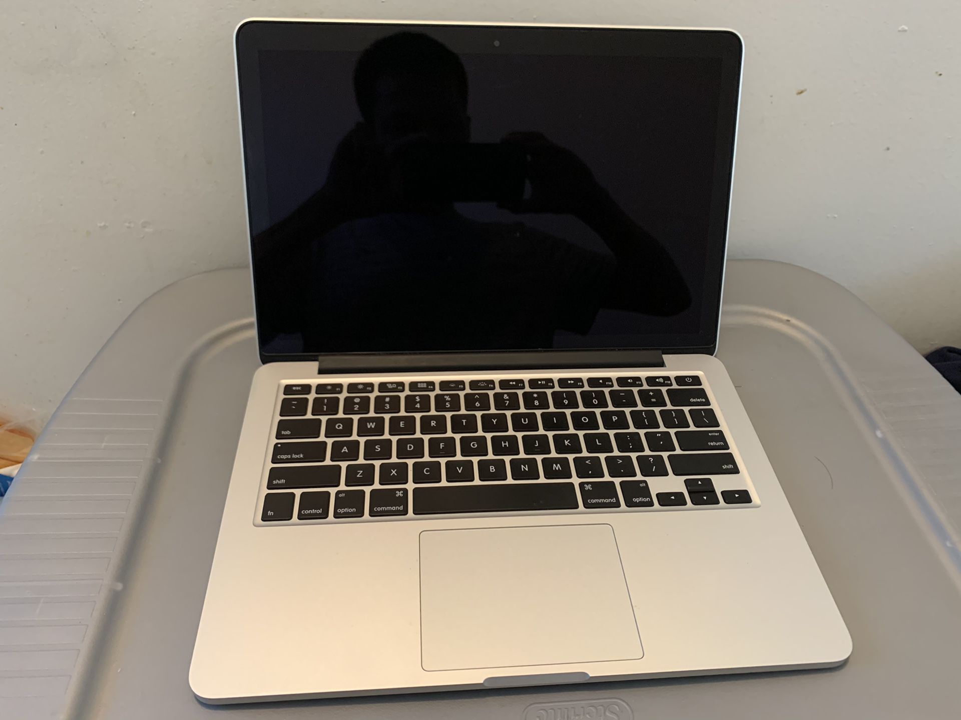 For sale : MacBook Pro "Core i5" 2.7 13" Early 2015 Model A1502 Very Good working condition LCD