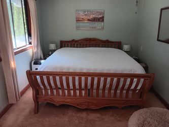 Solid oak king bed