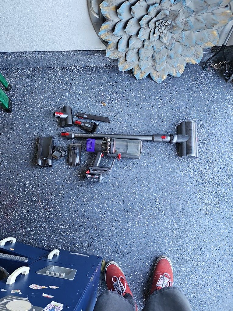 Dyson V10 Animal Vacuum With Milwakee M18 Adaptor