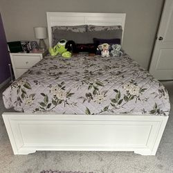 3 Piece Bedroom Set - Bed, Chest Dresser, (1) Night Stand 