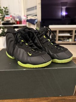 Nike Foamposite One Black Volt (sz. 2.5Y)