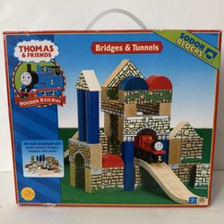 Thomas The Train - Bridges And Tunnels - NEW