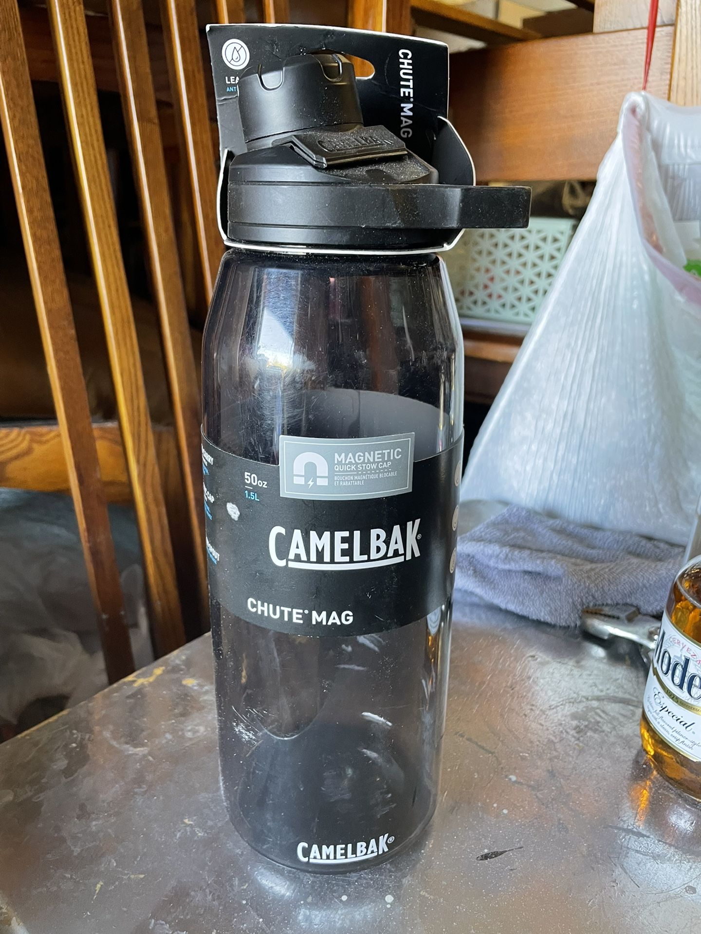 Camelbak Chute Mag 50oz Sports Bottle Magnetic Quick Stow Cap Leak Proof Charcoal Water Bottle