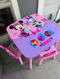 Free mini mouse kids table and chairs