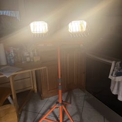 Twin- Tripod Light 