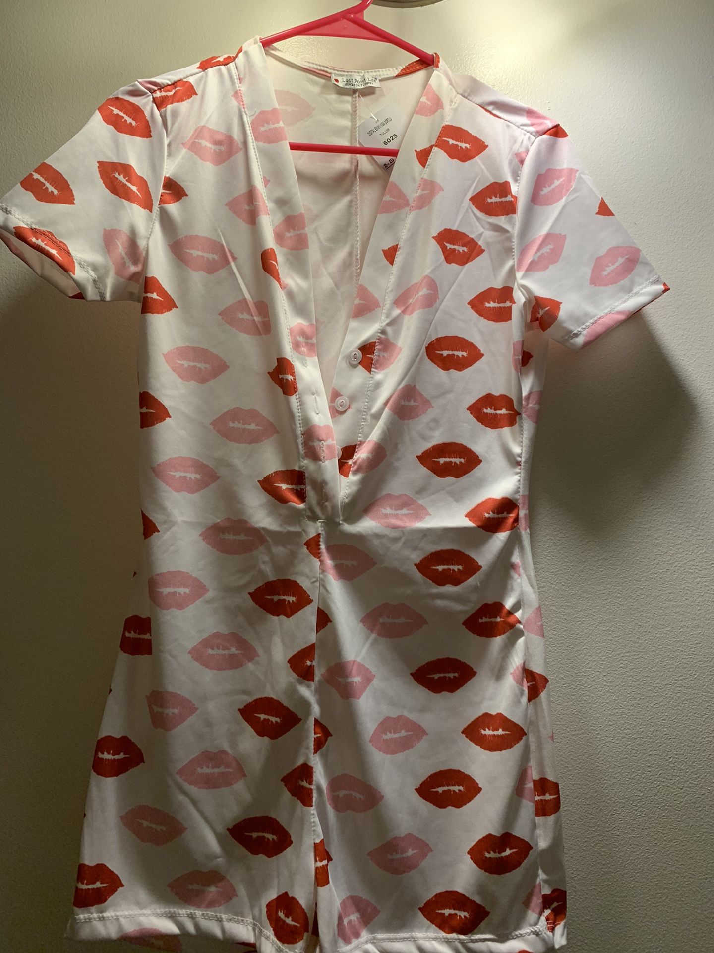 Kiss sleepsuit