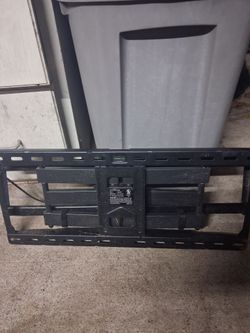 Wall TV mount