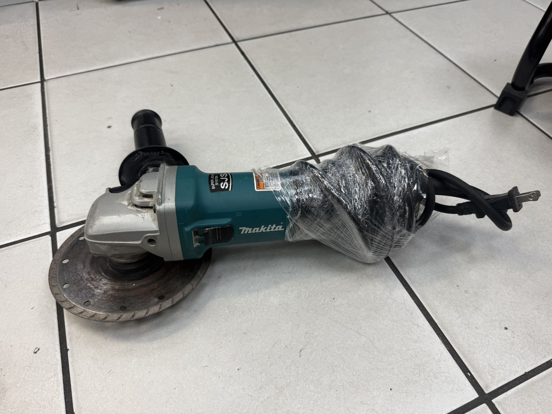 Makita 12 Amp 5 in. SJS High-Power Angle Grinder