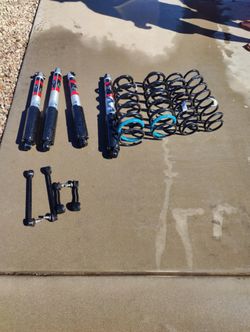 Shocks, Springs, and Arms Off A 2020 Jeep Rubicon Gladiator 